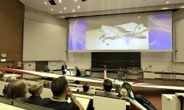 Lange Nacht der Forschung 2026: Bei der Schauvorlesung der Experimentalphysiker im H&ouml;rsaal.