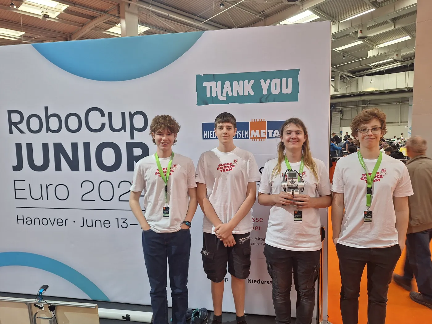 Die stolzen Teilnehmer des RoboCups in Hanover.