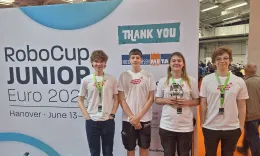 Die stolzen Teilnehmer des RoboCups in Hanover.