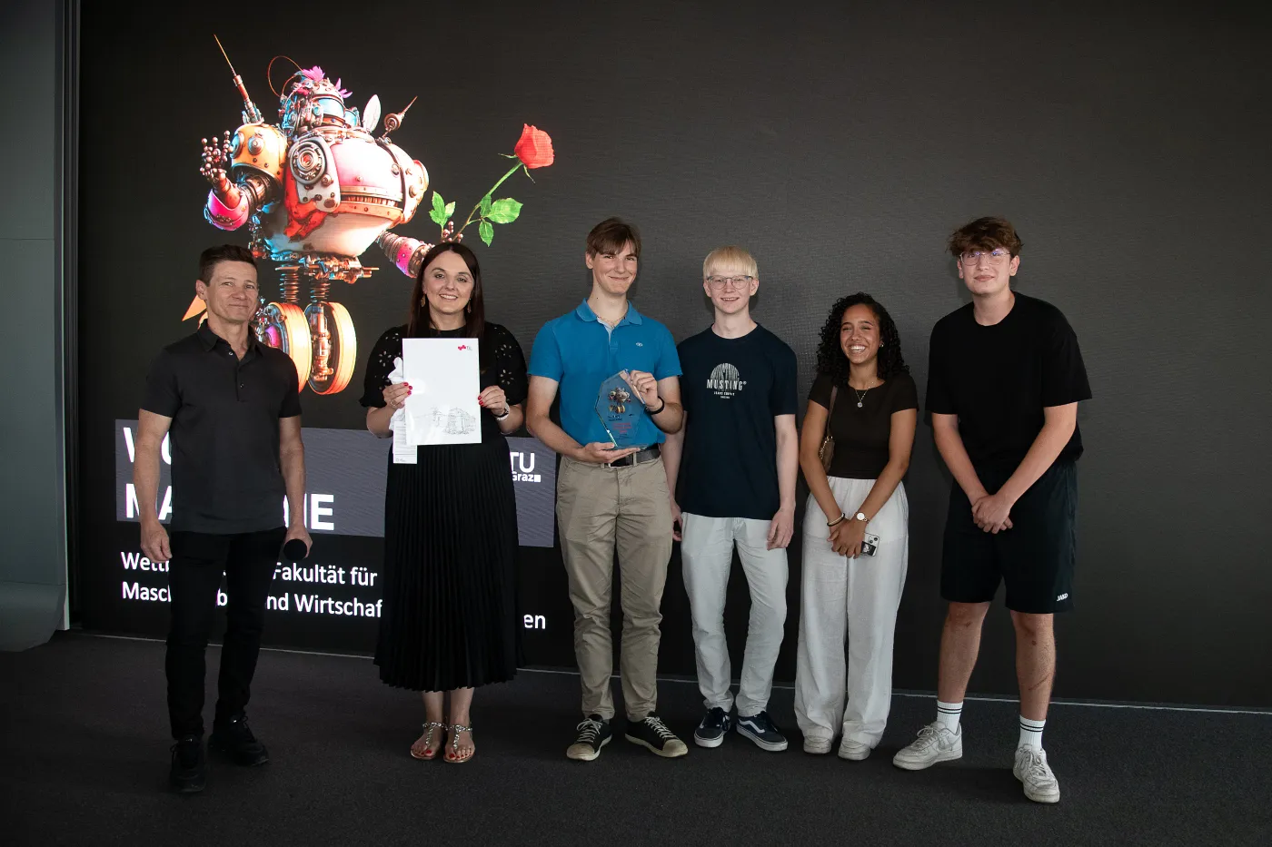 Sch&uuml;ler*innen der Klasse 7c des BG/BRG Carneri wurden mit einem Sonderpreis ausgezeichnet f&uuml;r ihre Wundermaschine, die Lebensmittelverschwendung verhindern soll.